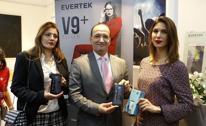 Evertek-Smartphone-V9+-1