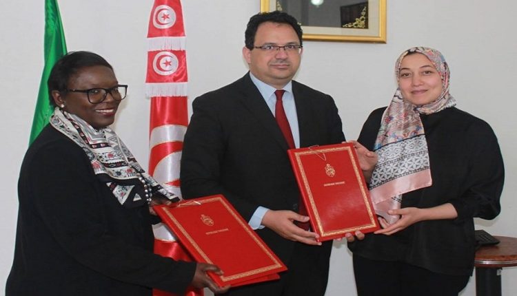 Un Don de 8 millions de Dinars de la BAD pour appuyer l’Emploi des Jeunes