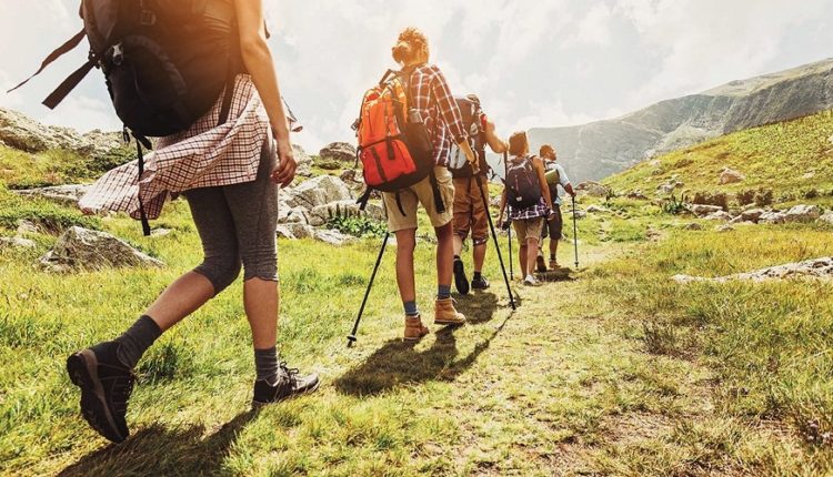 Tozeur : Clôture du forum régional sur l'évaluation du programme national de tourisme pour les jeunes