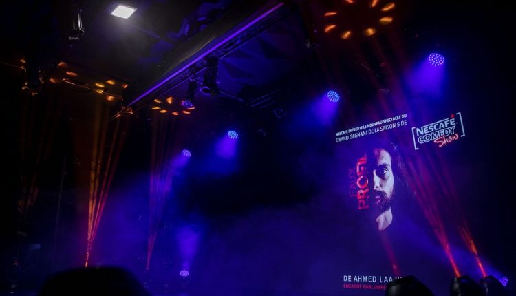 Ahmed Laâjimi, le gagnant de la saison 5 de "NESCAFÉ COMEDY SHOW", et son "Faux profil" sur scène