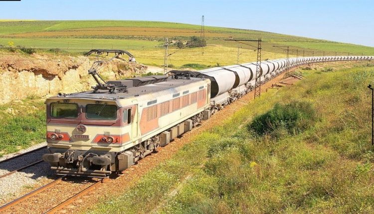 Mines : reprise du trafic des trains transportant le phosphate de Gafsa vers Skhira à Sfax, après plus de 3 semaines d'arrêt
