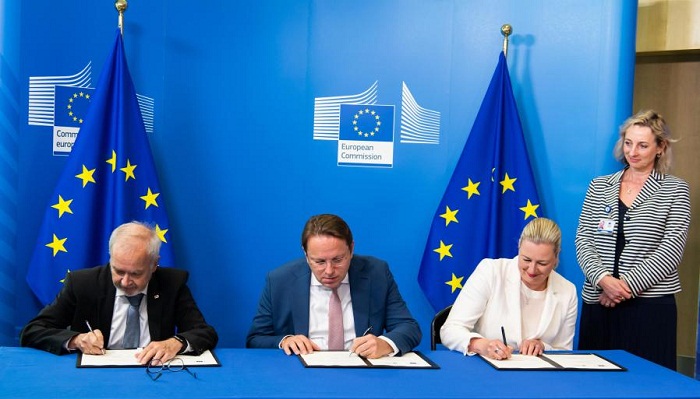 La BEI et la Commission européenne signent un accord pour permettre de nouveaux investissements dans le monde entier