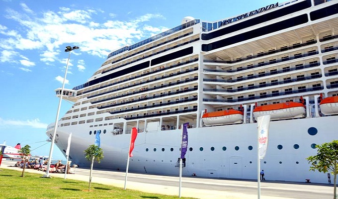 Deux bateaux de croisière accostent aux ports de la Goulette et de Sousse