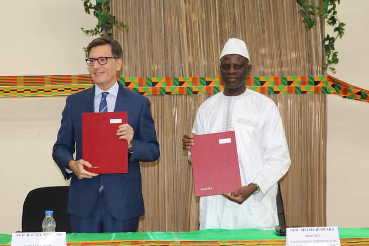 La Côte d’Ivoire signe un accord avec l’Espagne pour faciliter la mobilité des étudiants et enseignants