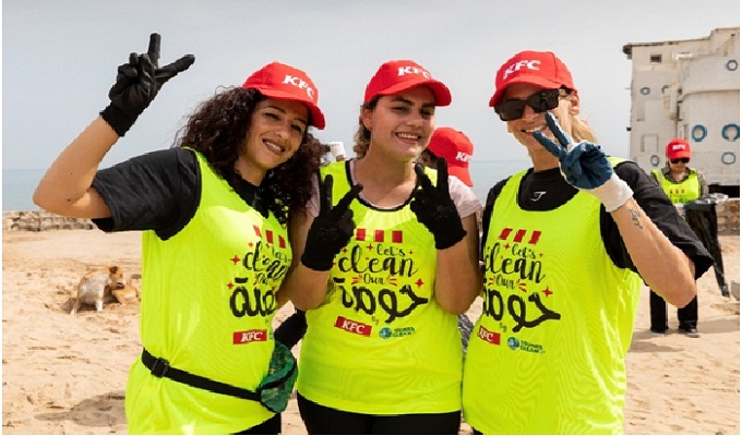 KFC et l’association Tounes Clean up lancent une action de sensibilisation environnementale et de nettoyage de la plage de la Marsa 