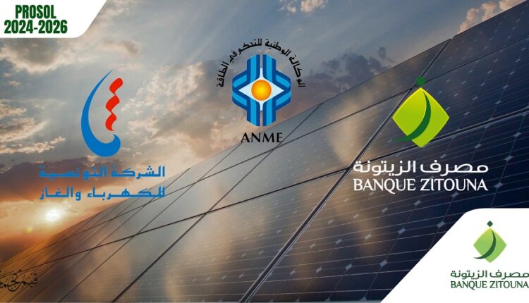 Banque Zitouna et la STEG unissent leurs forces pour accélérer la transition énergétique en Tunisie Tunis, 27 août 2024, au siège social de Banque Zitouna, s’est déroulée la cérémonie de signature de convention pour le financement du programme PROSOL 2024-2026 pour un montant global de 370 millions de dinars destiné aux ménages, professionnels et entreprises. Banque Zitouna, acteur majeur du secteur bancaire en Tunisie, et la STEG, acteur incontournable de la transition énergétique, sont fières d’annoncer la signature de cette nouvelle convention de partenariat stratégique qui s’inscrit dans une volonté commune d’accélérer le développement des énergies renouvelables en Tunisie. Fort de son expérience réussie dans le financement d’infrastructures énergétiques renouvelables, notamment avec la centrale photovoltaïque de Meknassi (Sidi Bouzid) d’une capacité de 10 mégawatts, Banque Zitouna poursuit sa dynamique en s’associant à la STEG dans le cadre du programme PROSOL (Electrique et Thermique). Pionnière dans le domaine des énergies renouvelables en Tunisie, la STEG a déjà équipé plus de 400 000 familles en chauffe-eaux solaires et 90 000 familles en installation photovoltaïque couvrant plus d'un million de mètres carrés de chauffe-eaux solaires et 300 mégawatts de panneaux solaires grâce au programme PROSOL. Ce nouveau partenariat avec Banque Zitouna permettra d'amplifier les efforts et de franchir une nouvelle étape dans la transition énergétique du pays, contribuant ainsi à diversifier le mix énergétique du pays et à réduire sa dépendance aux énergies fossiles. M. Nabil El Madani, Directeur Général de Banque Zitouna, déclare : « Ce partenariat avec la STEG marque une nouvelle étape dans notre engagement commun en faveur d’une économie plus verte et plus durable. En unissant nos forces, nous sommes convaincus de pouvoir accélérer la transition énergétique en Tunisie et de répondre aux enjeux climatiques. » M. Faical Tarifa Président Directeur Général de la STEG, ajoute : « Ce partenariat avec Banque Zitouna s’inscrit parfaitement dans la stratégie de développement des énergies renouvelables de la STEG. En combinant notre expertise et nos réseaux respectifs, nous allons proposer des solutions énergétiques encore plus innovantes et accessibles à tous les Tunisiens. »