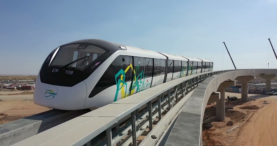 première africaine le monorail du caire entre en gare 1